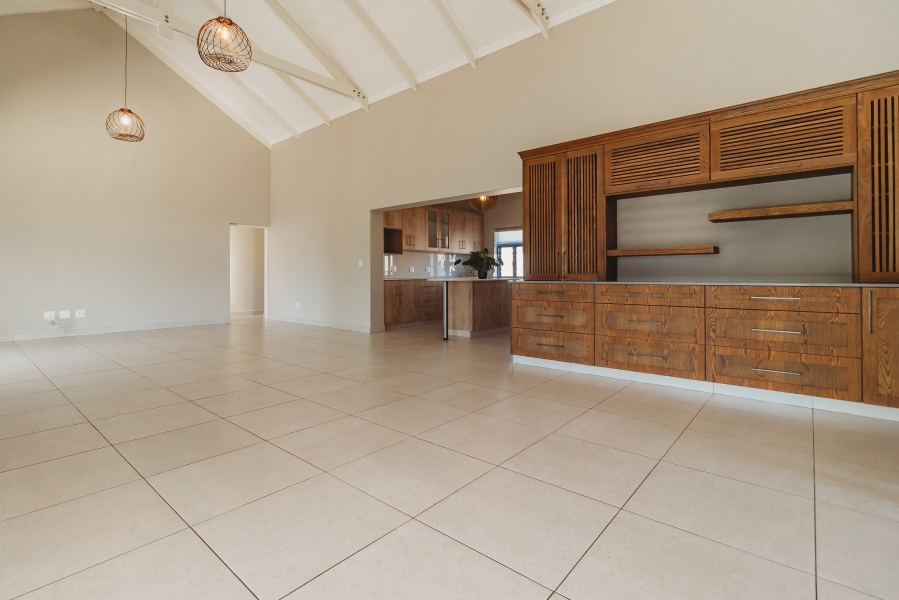 4 Bedroom Property for Sale in Kraaibosch Manor Western Cape